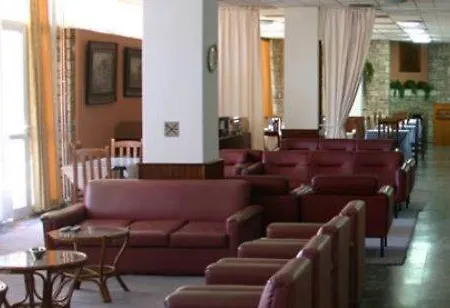 Letrina Otel Pírgos